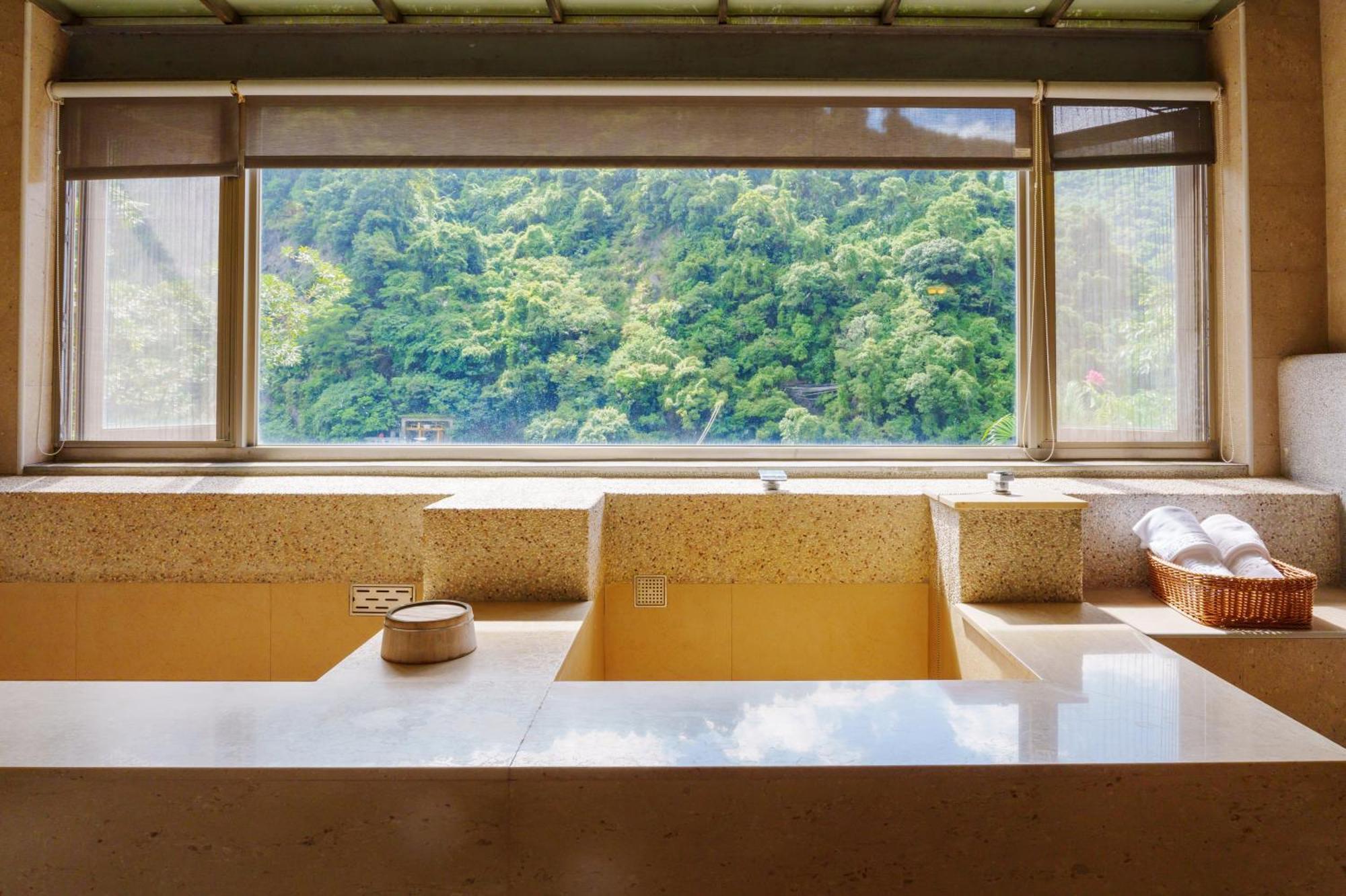 Spring Spa Hotel Wulai Exteriör bild