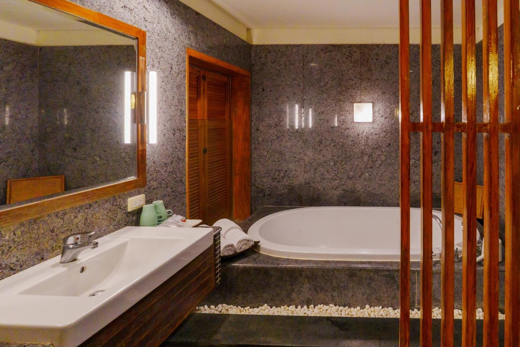 Spring Spa Hotel Wulai Exteriör bild