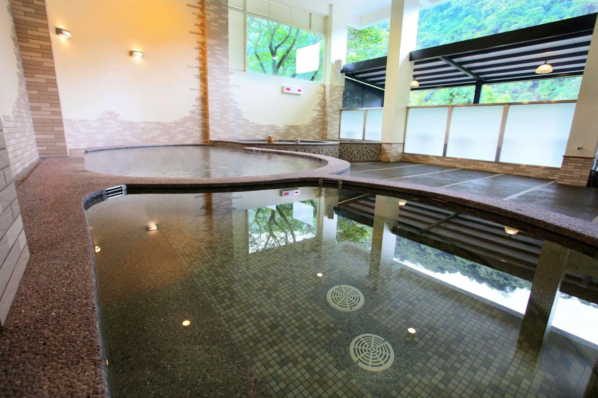 Spring Spa Hotel Wulai Exteriör bild