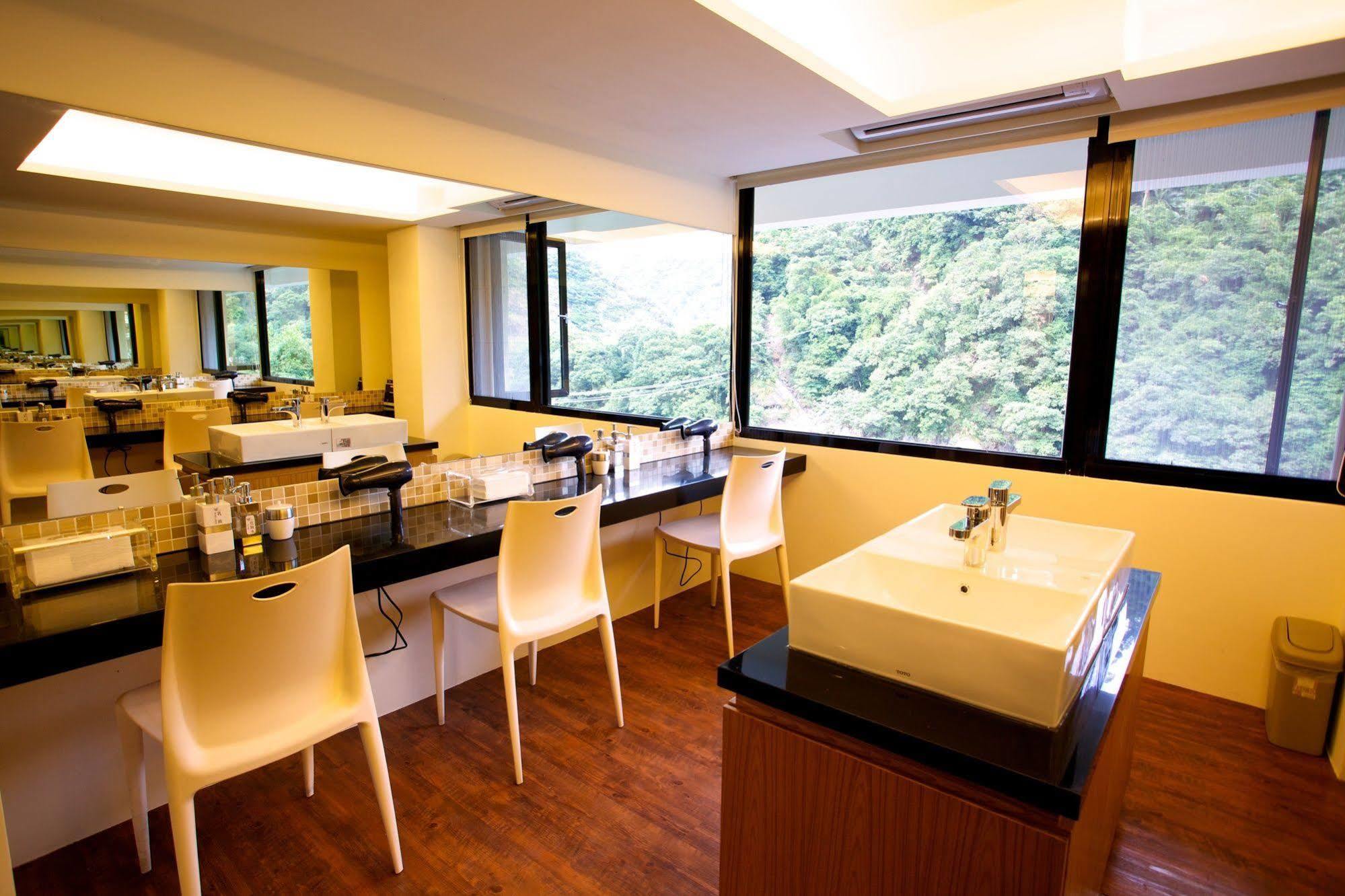 Spring Spa Hotel Wulai Exteriör bild